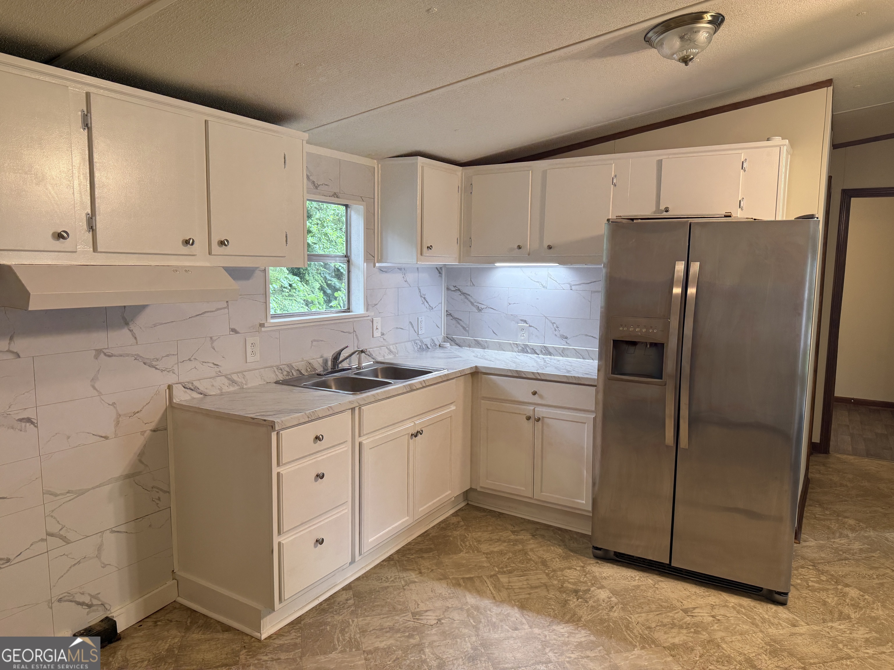 6 Skyland Drive W Property Photo 6