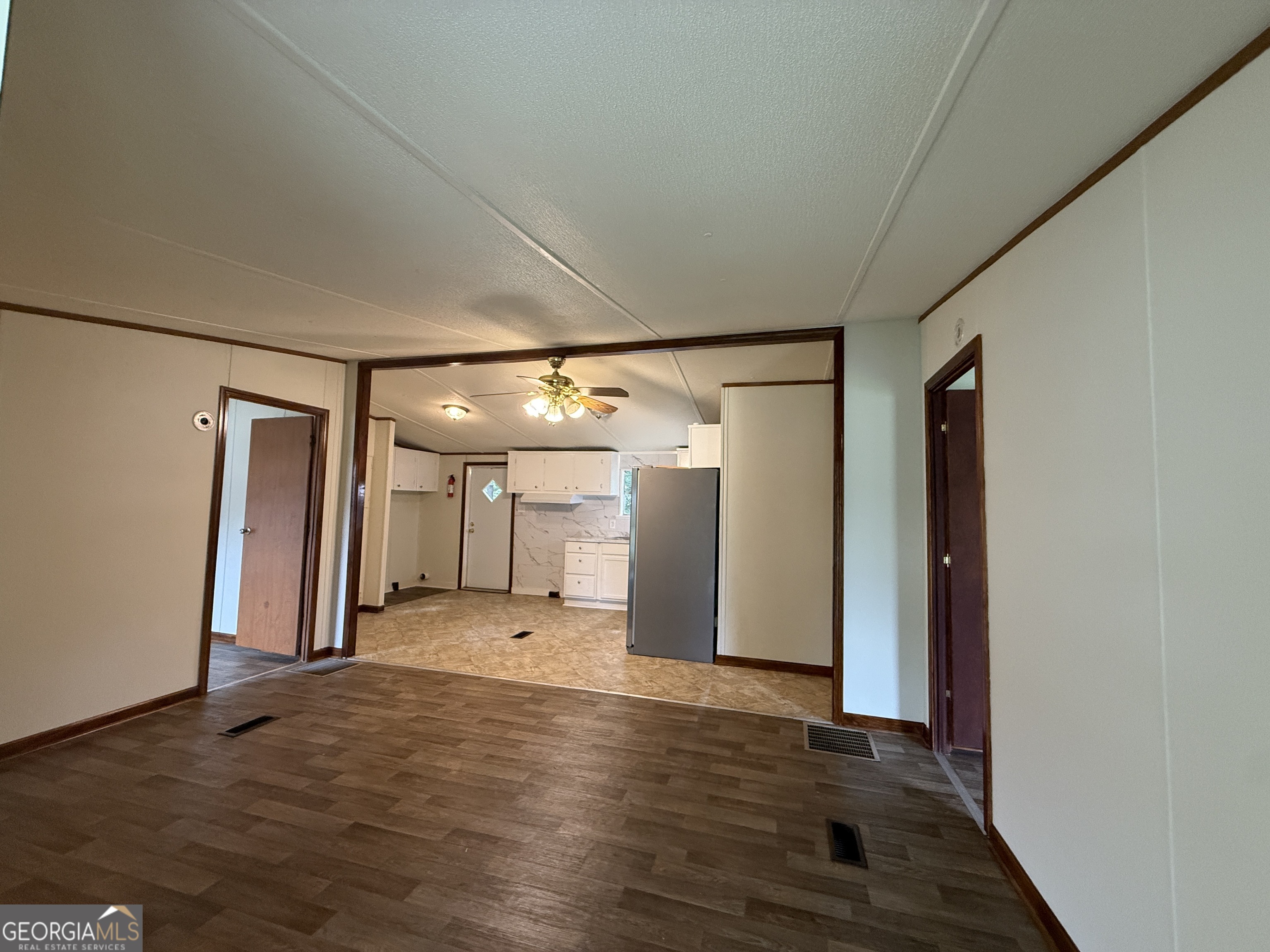 6 Skyland Drive W Property Photo 7