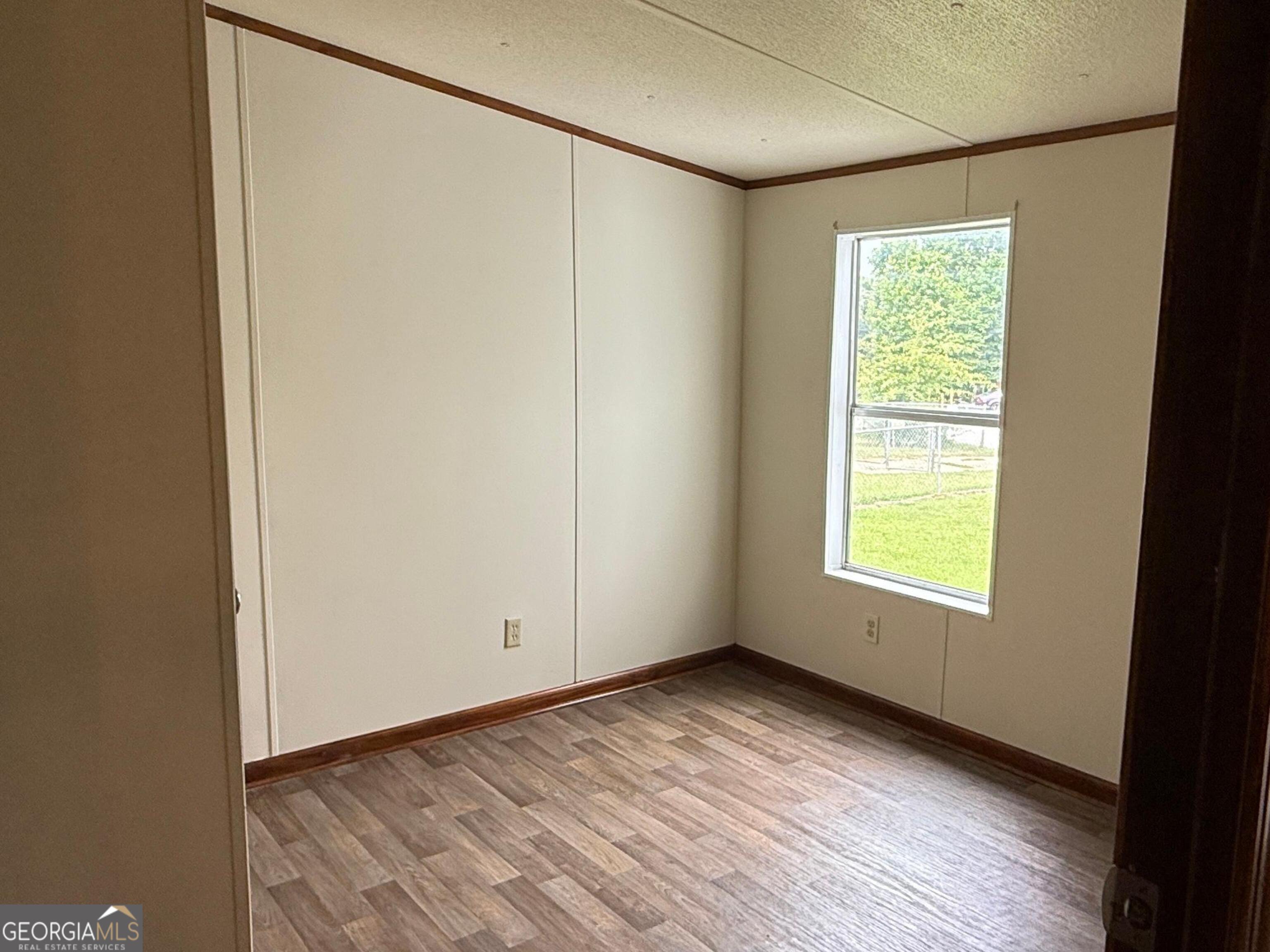 6 Skyland Drive W Property Photo 8