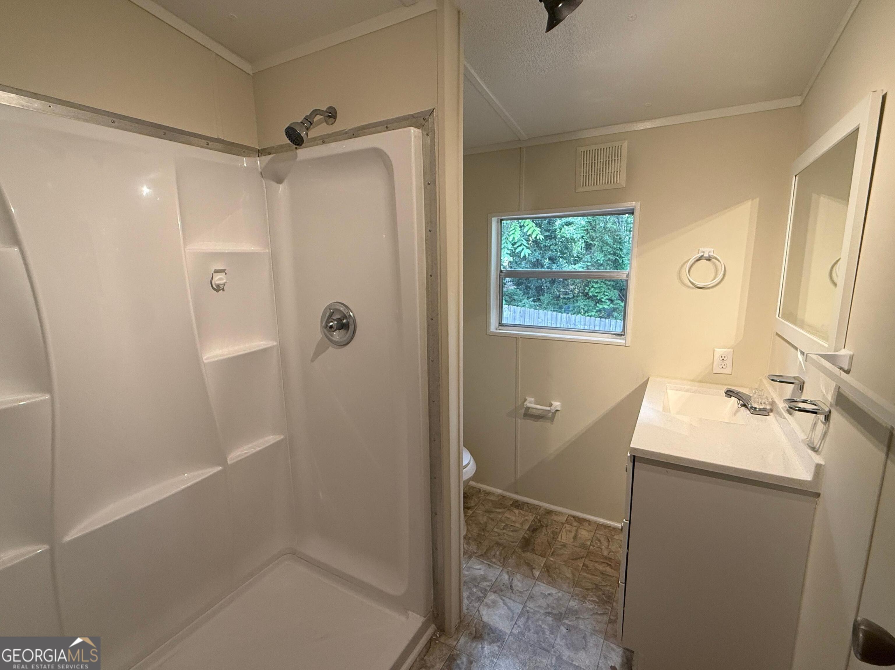 6 Skyland Drive W Property Photo 10