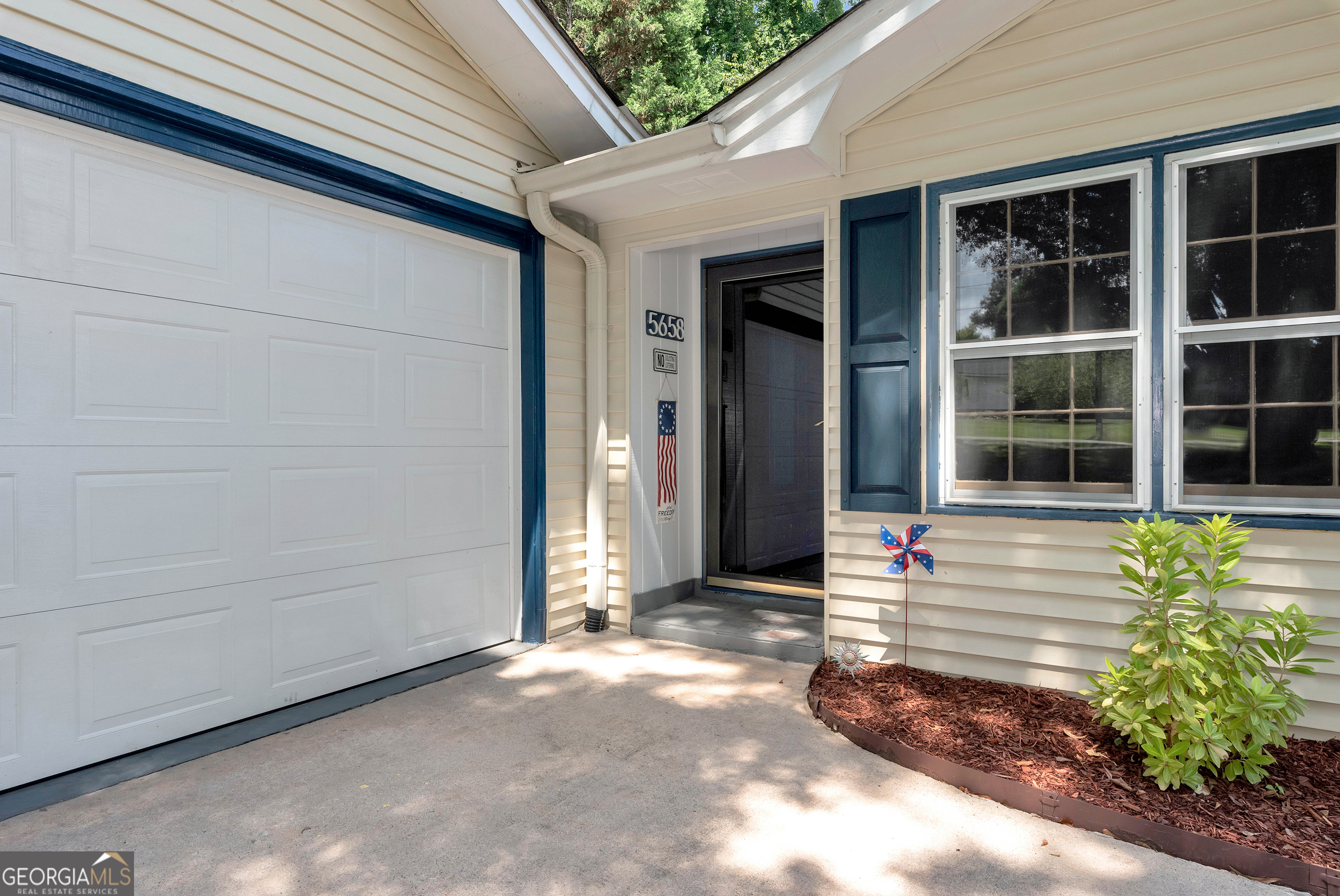 5658 Raintree Trace Property Photo 3