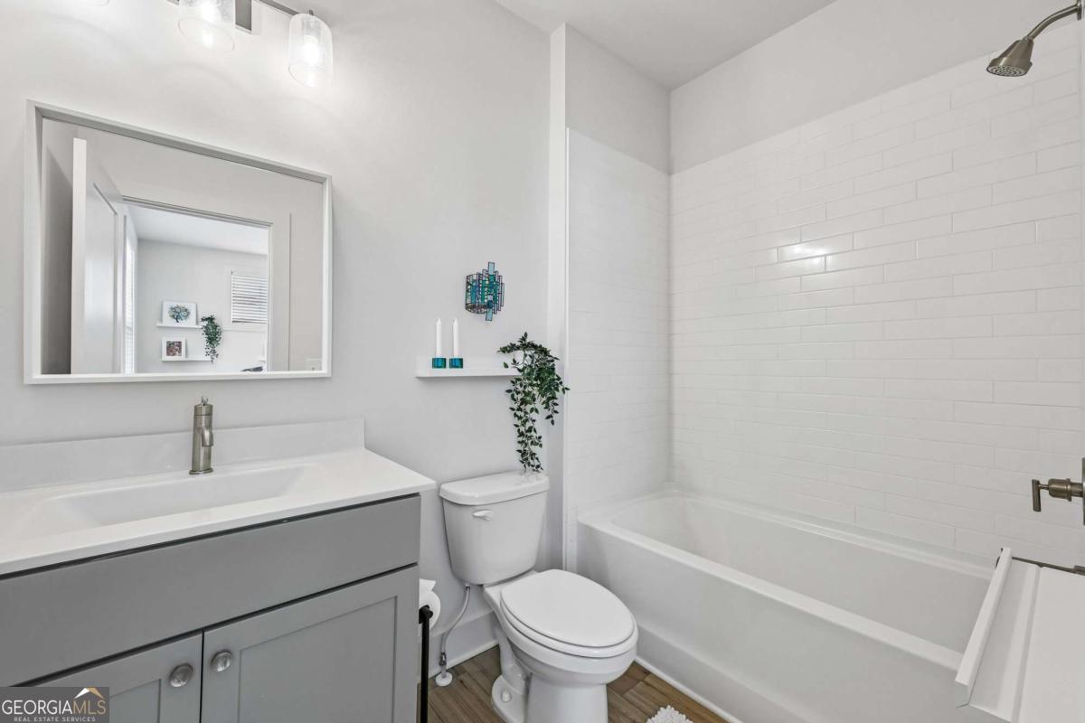 1342 Breezy Street Se Property Photo 23