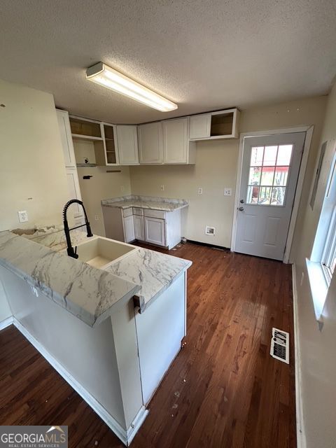 213 Hardy Avenue Sw Property Photo 2
