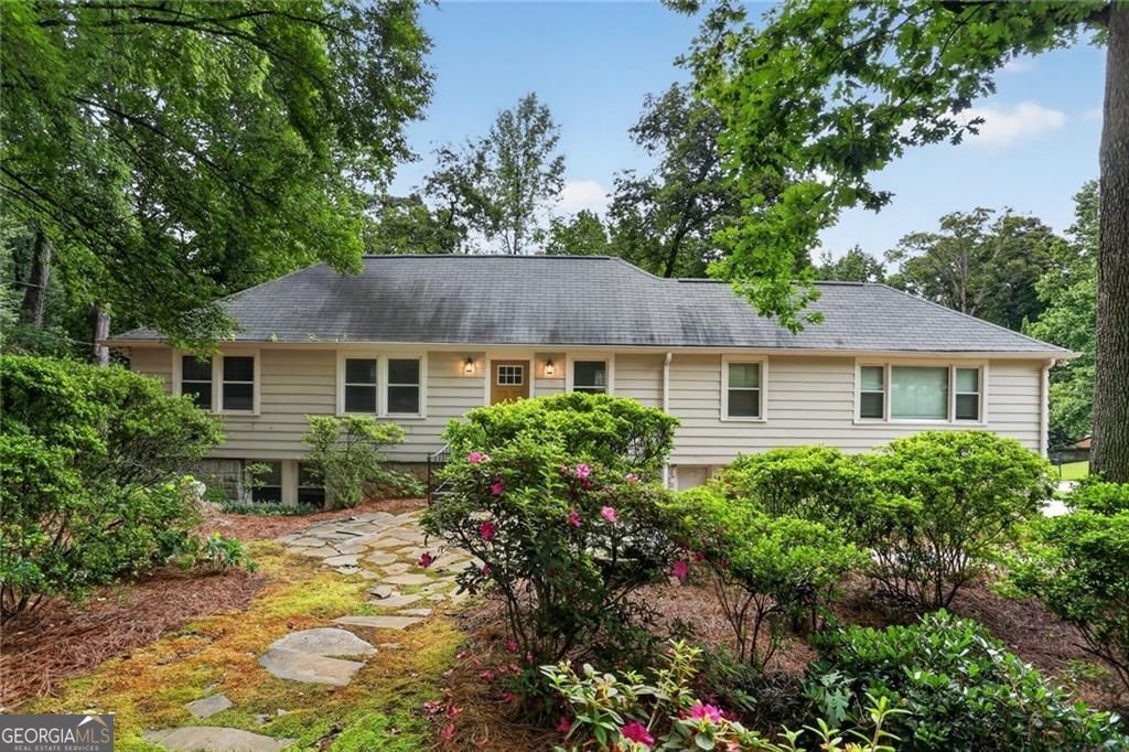 1220 Roxboro Drive NE Property Photo 1