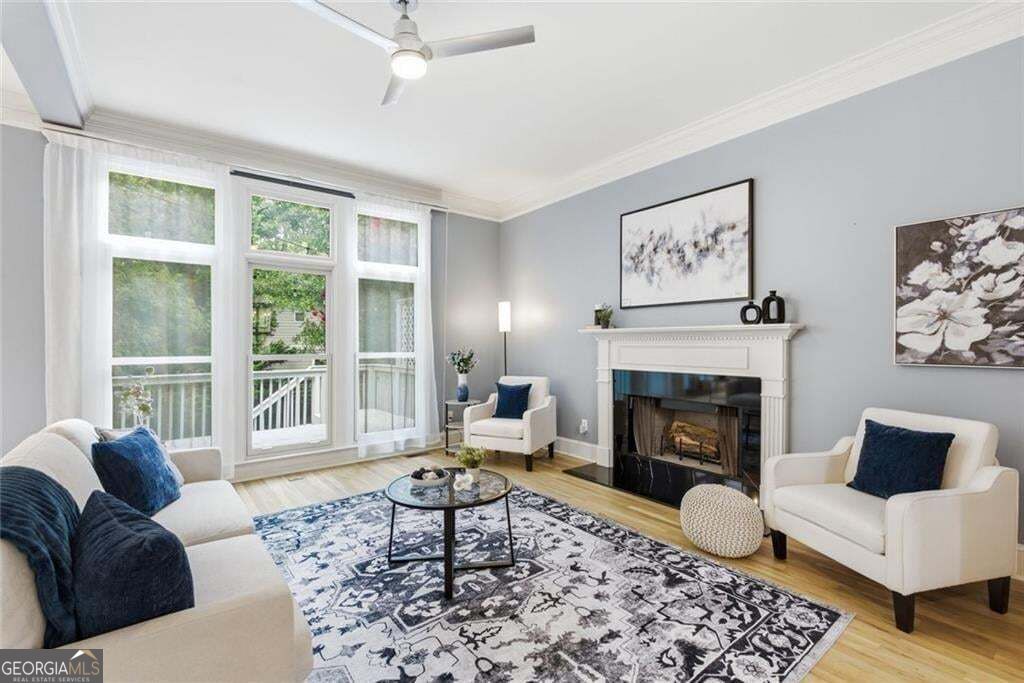 2482 Manor Walk Property Photo 4