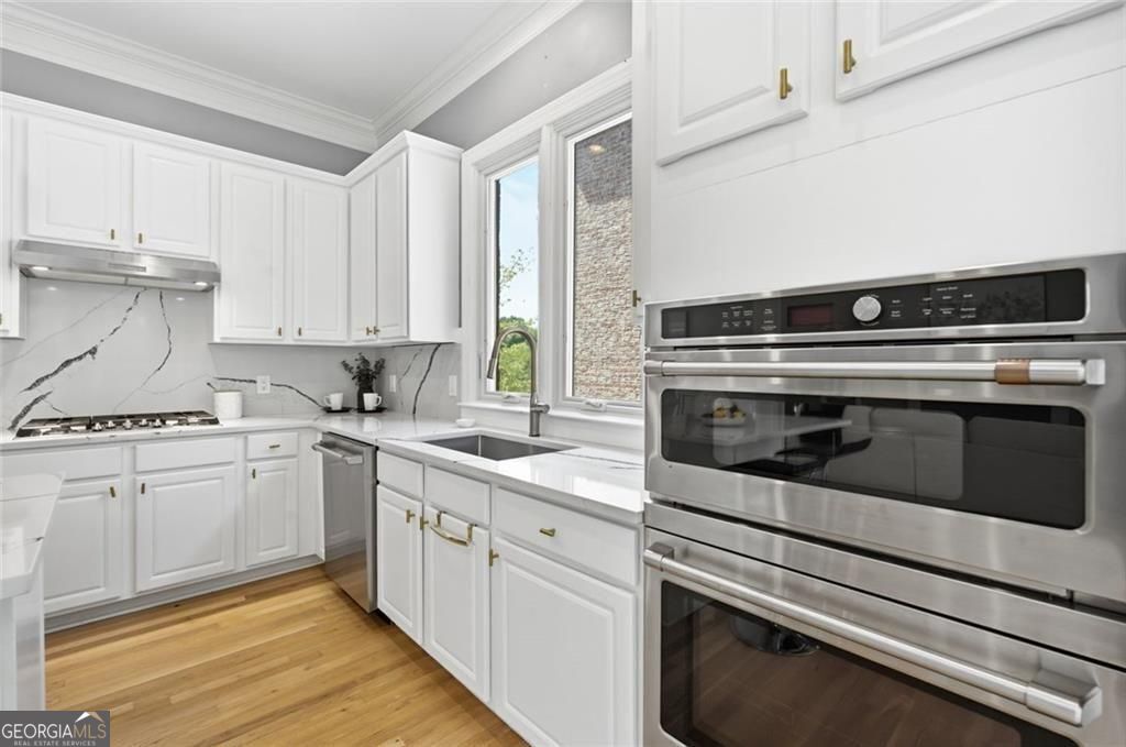 2482 Manor Walk Property Photo 14