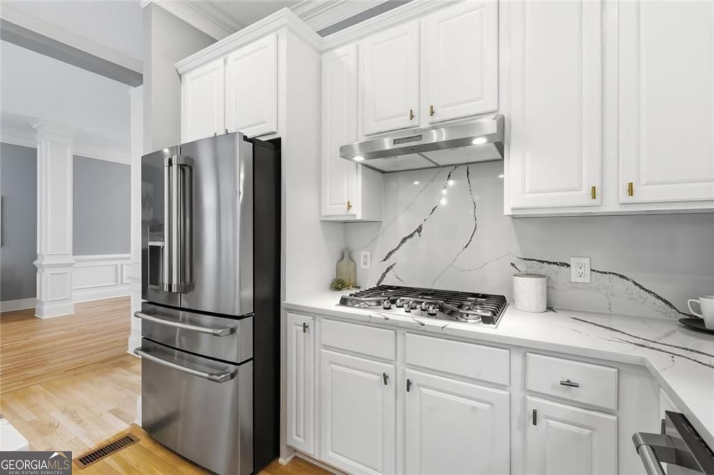 2482 Manor Walk Property Photo 15
