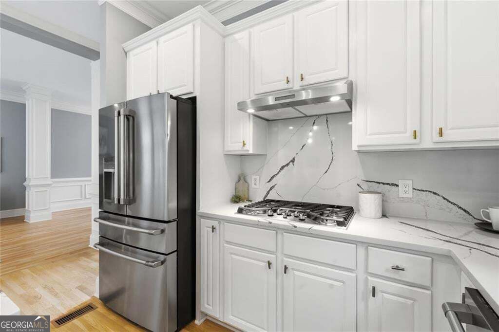 2482 Manor Walk Property Photo 15