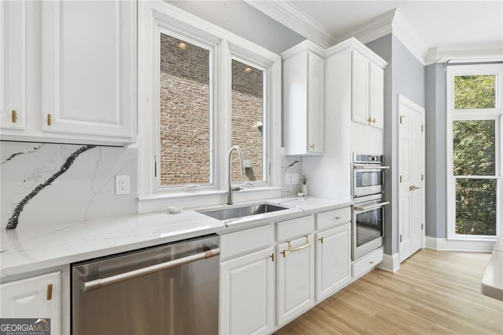 2482 Manor Walk Property Photo 16