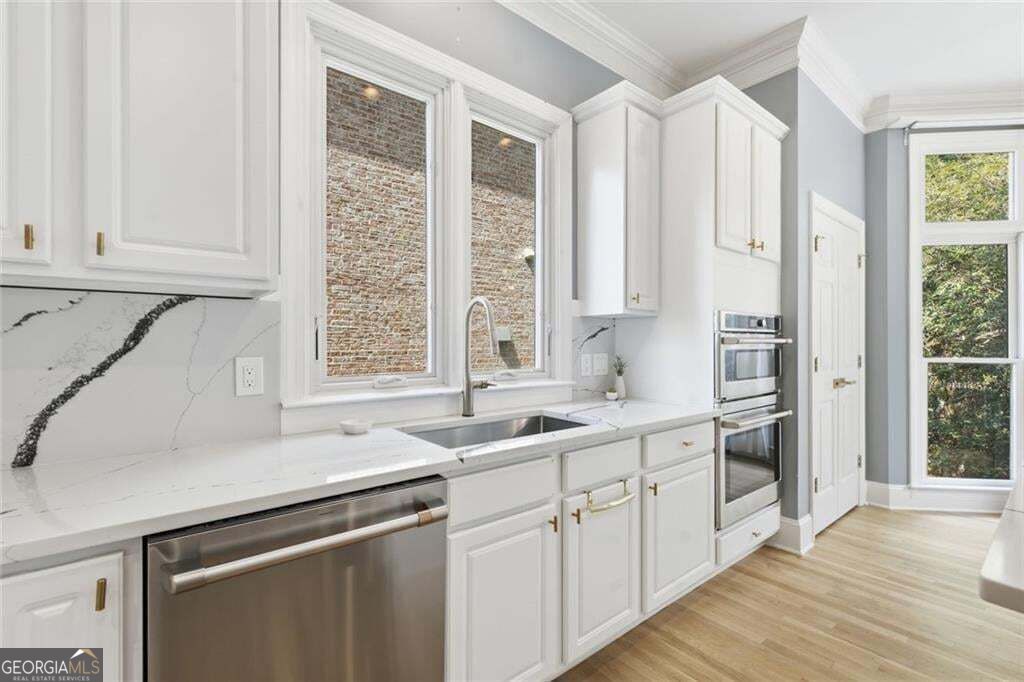 2482 Manor Walk Property Photo 16