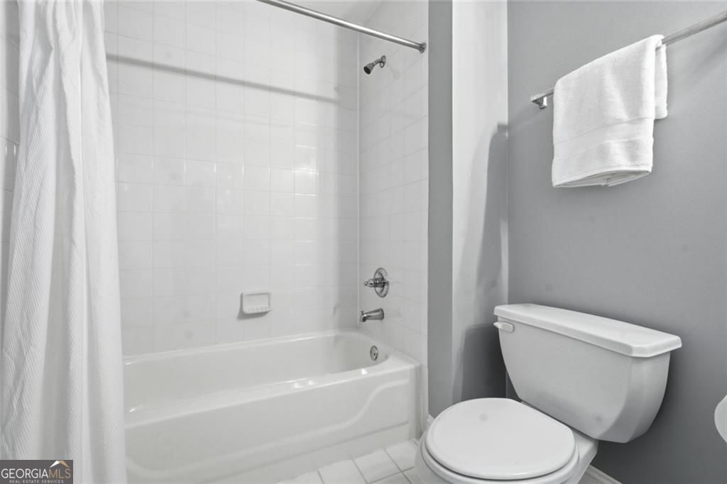 2482 Manor Walk Property Photo 32