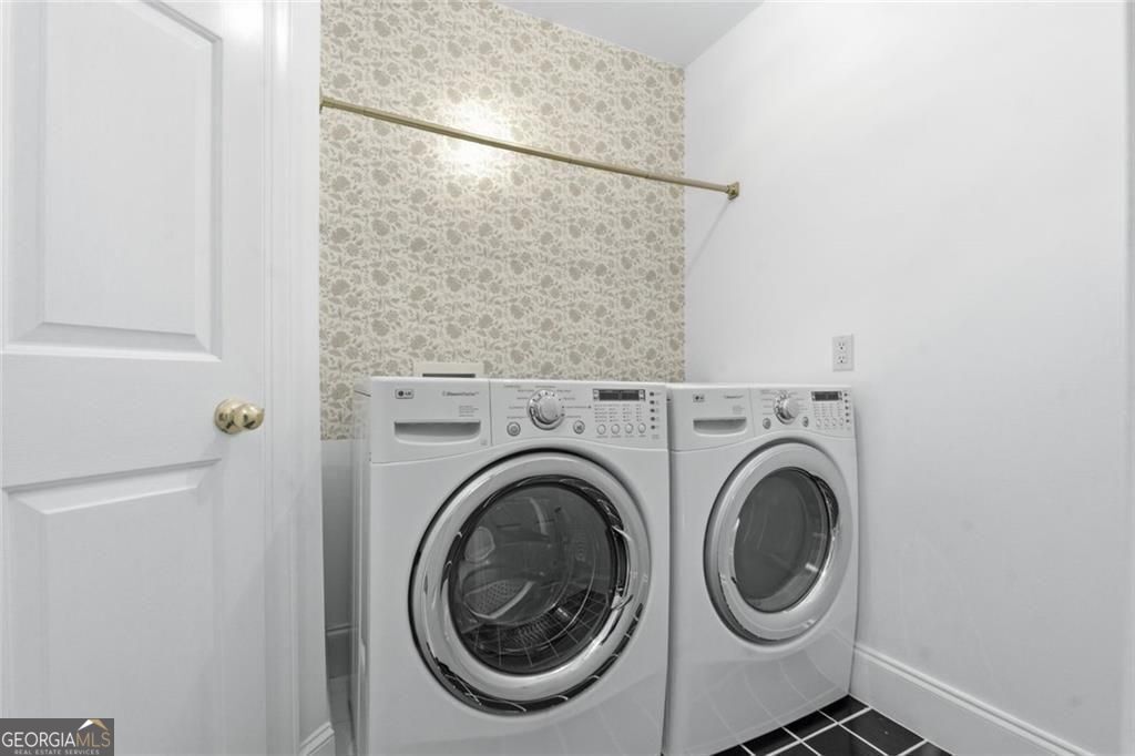 2482 Manor Walk Property Photo 34