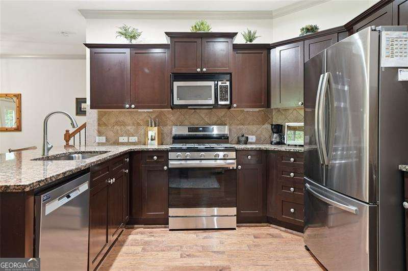 1114 Firethorne Pass Property Photo 7