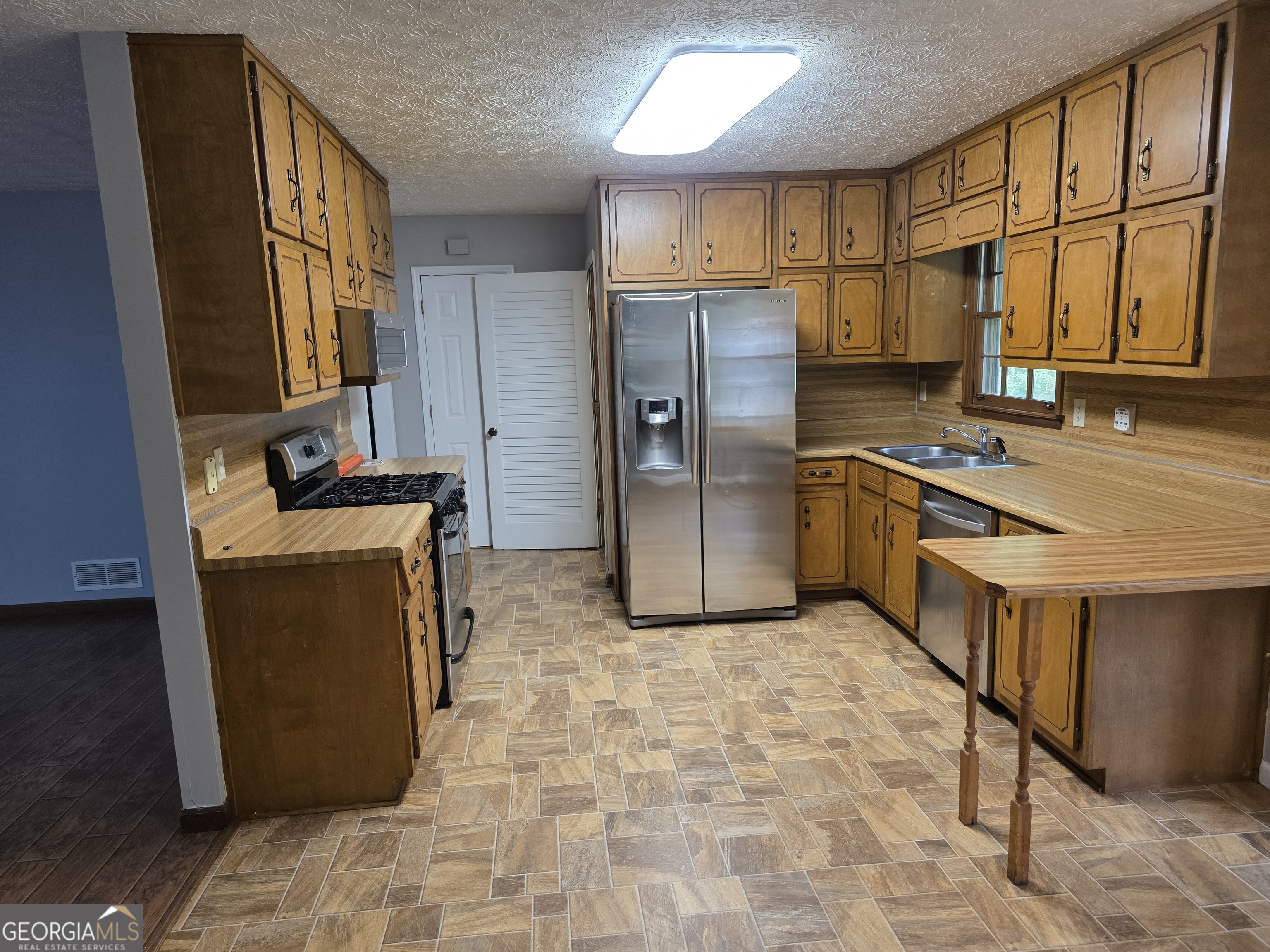 214 Candler Road Property Photo 3