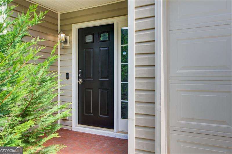 2470 Stonegate Drive Nw Property Photo 2