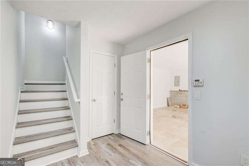 2470 Stonegate Drive Nw Property Photo 4