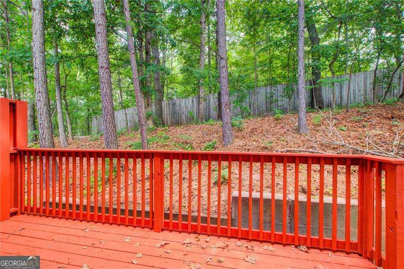 2470 Stonegate Drive Nw Property Photo 12