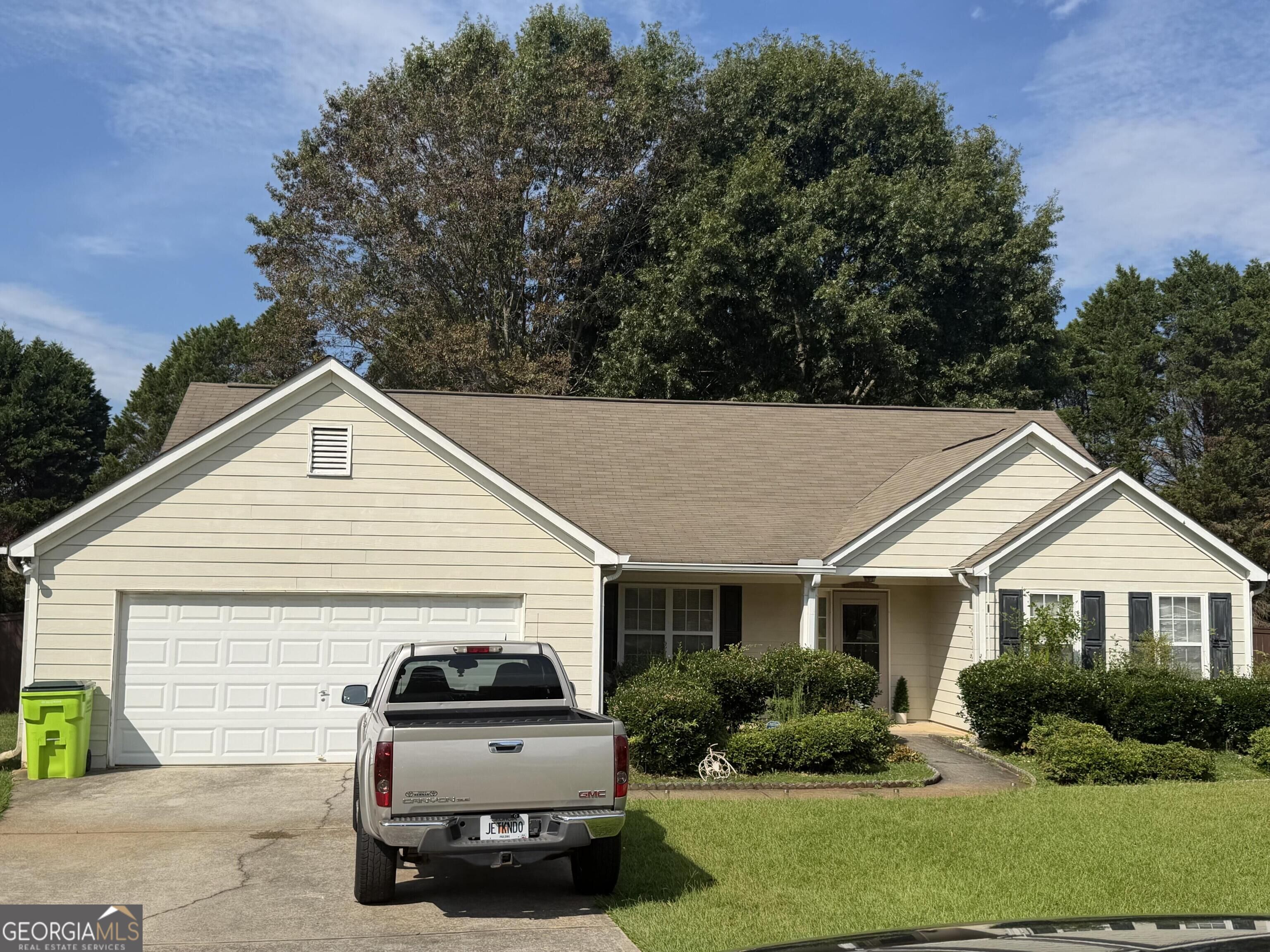 33 Column Court Property Photo 1