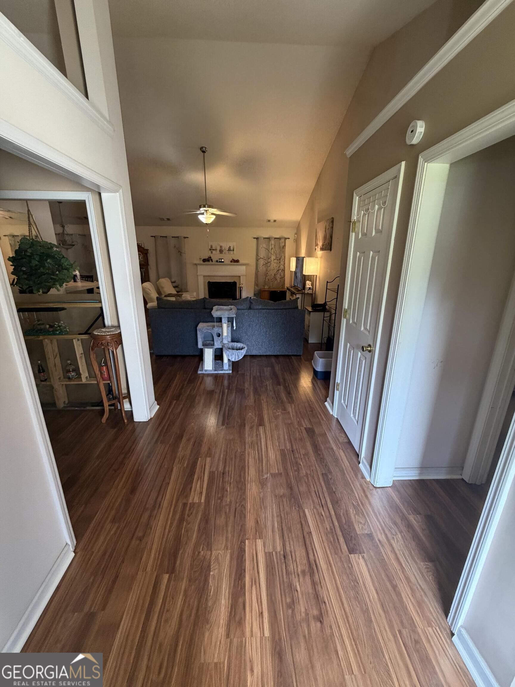 33 Column Court Property Photo 3