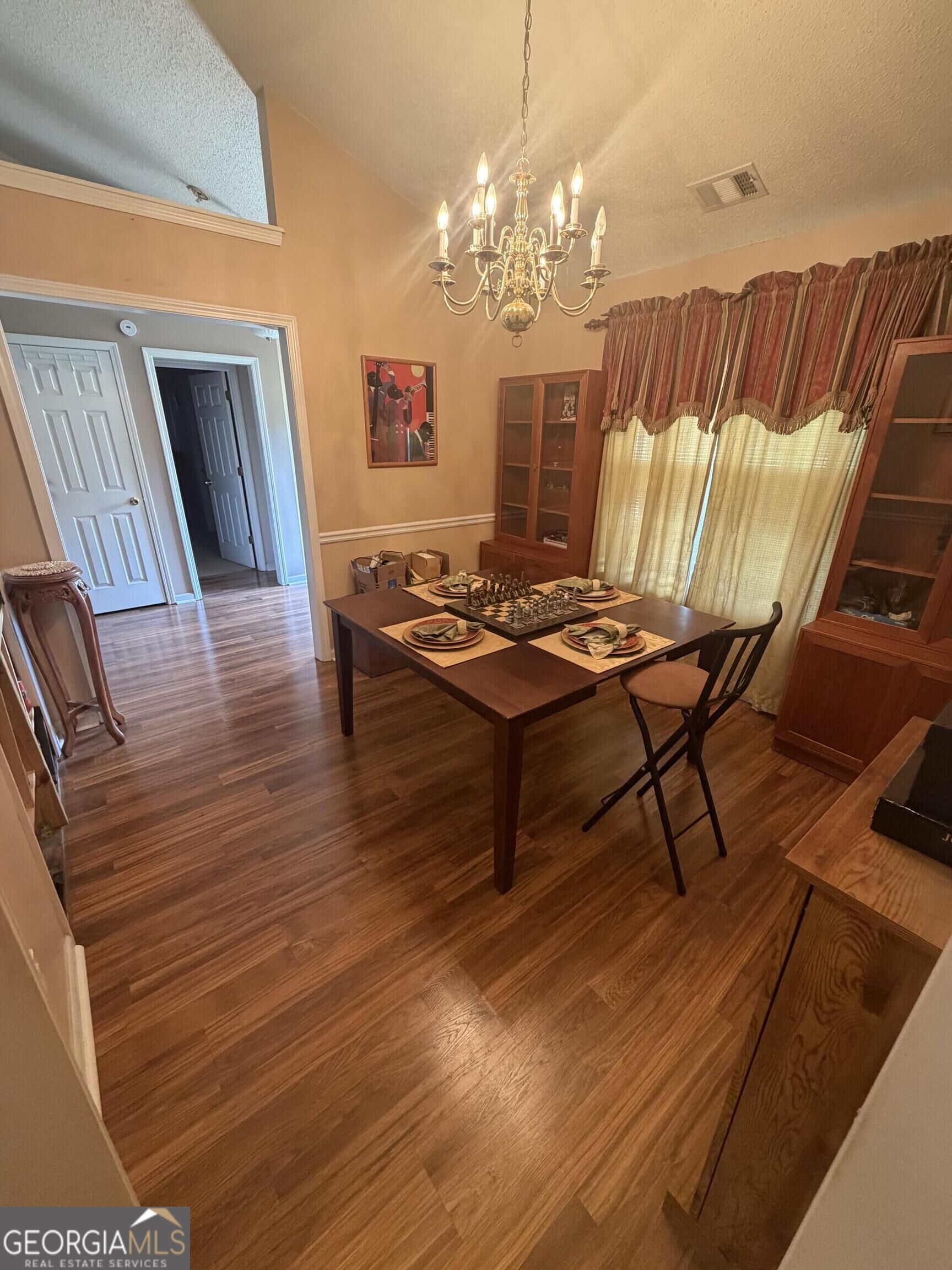 33 Column Court Property Photo 4