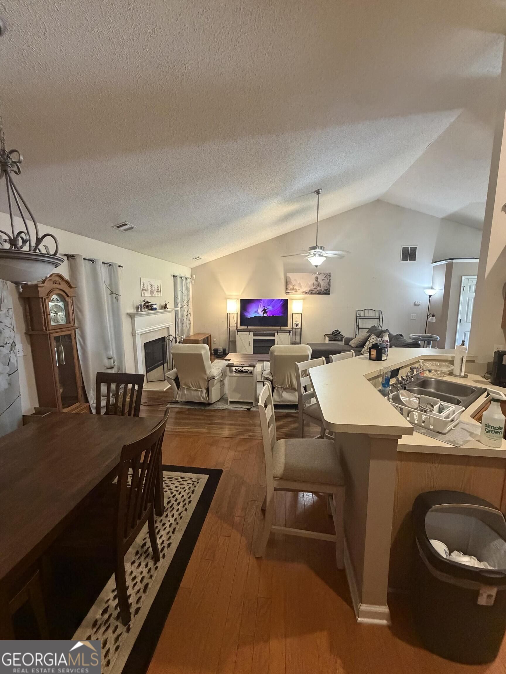 33 Column Court Property Photo 7