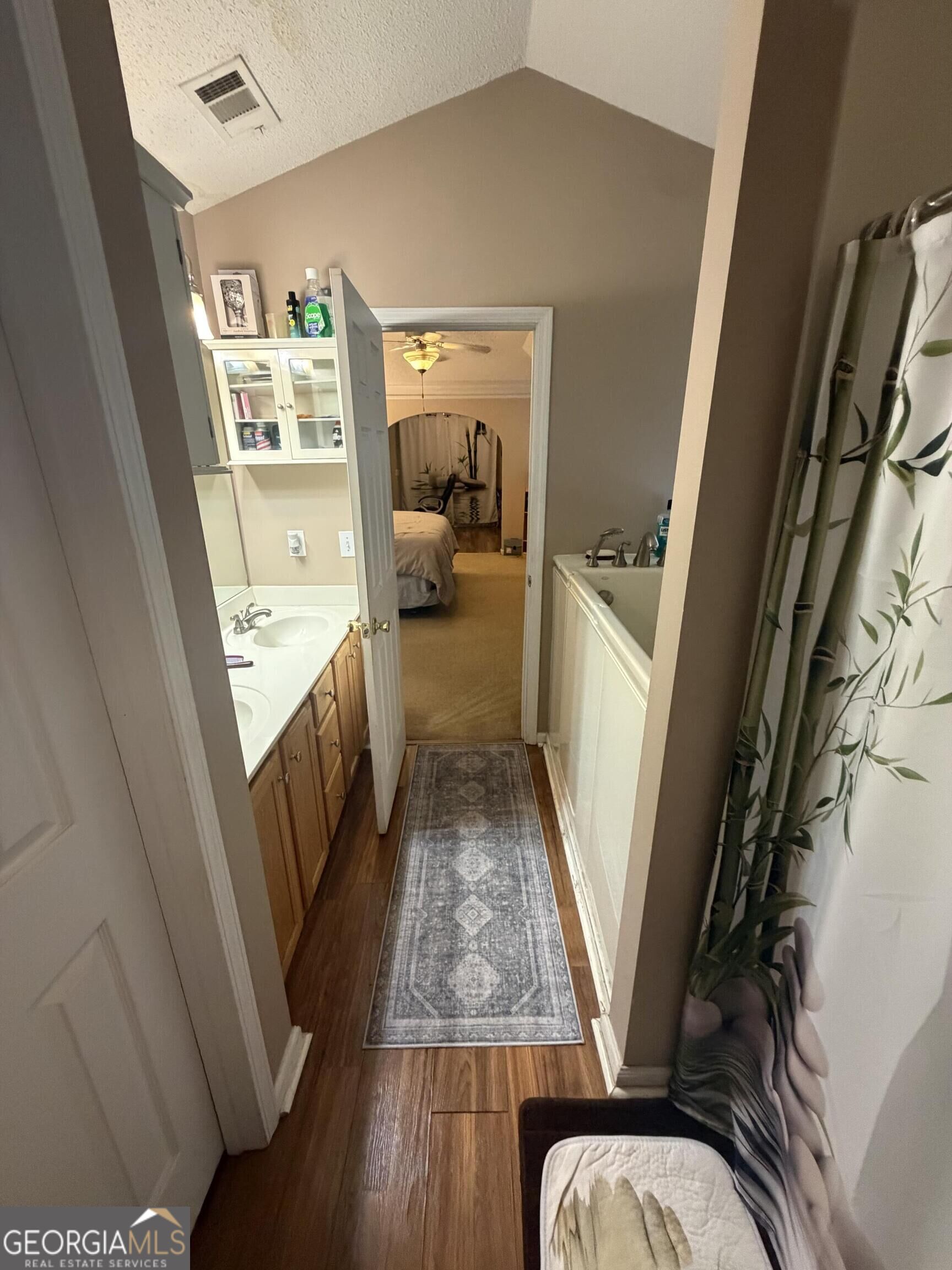 33 Column Court Property Photo 17