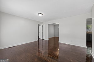 899 E Glochester Place Property Photo 4