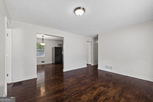 899 E Glochester Place Property Photo 6