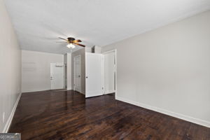 899 E Glochester Place Property Photo 11