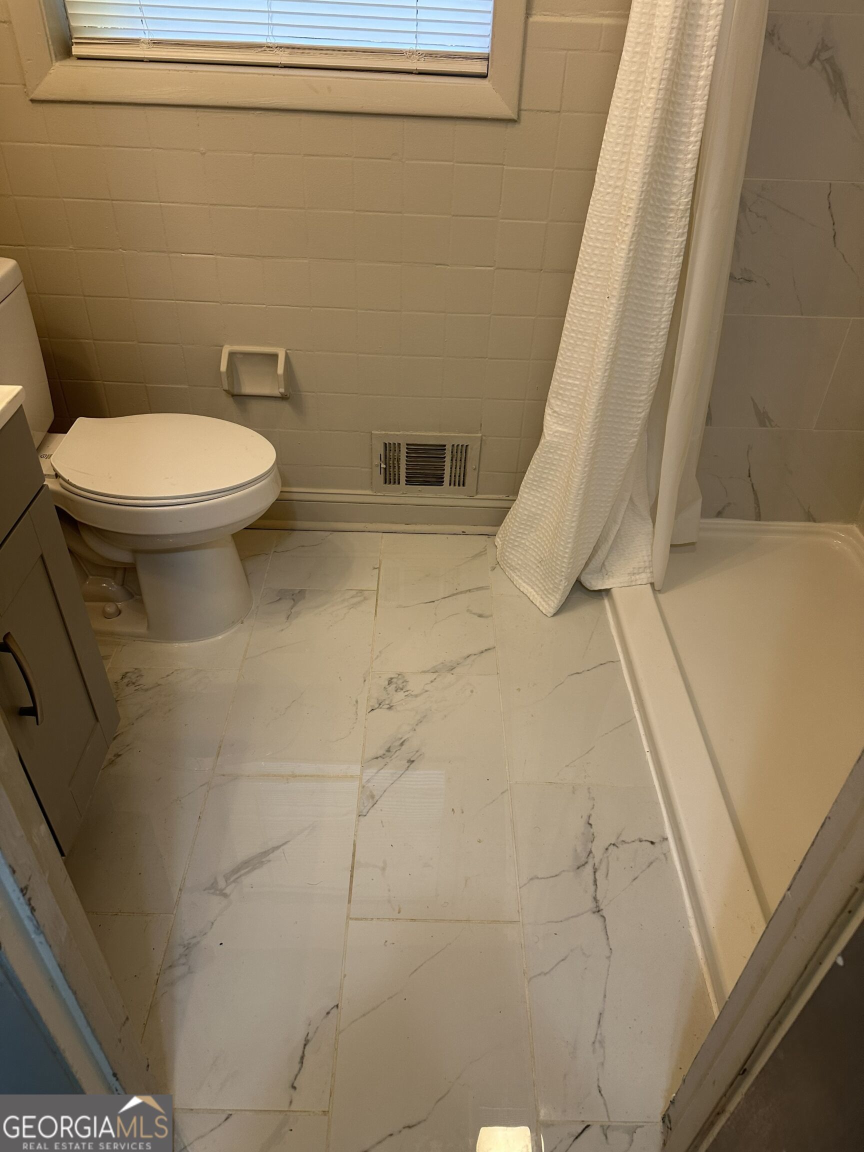 899 E Glochester Place Property Photo 13