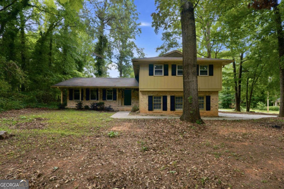 2115 Pine Knoll Circle NE