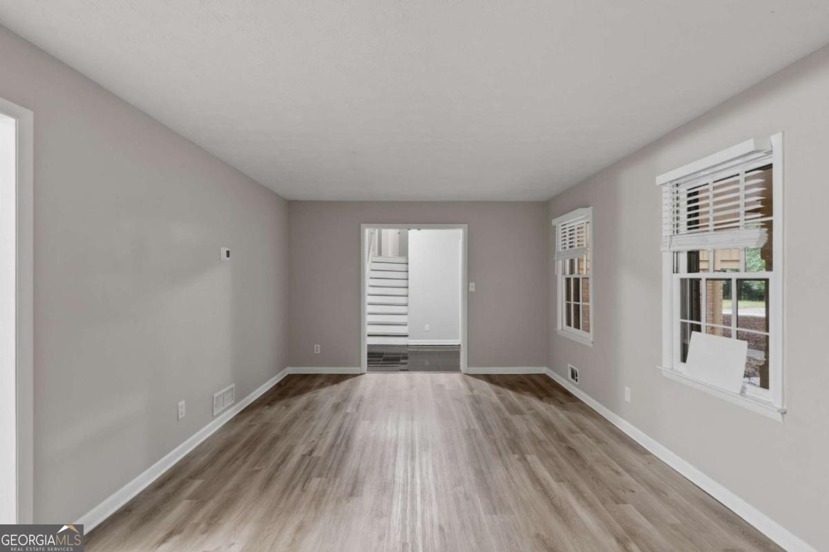 2115 Pine Knoll Circle Ne Property Photo 7