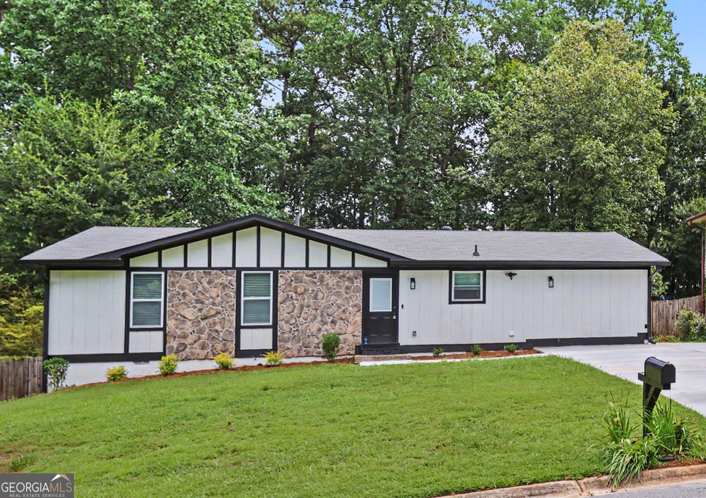 2535 Rhoanoke Drive Property Photo 1