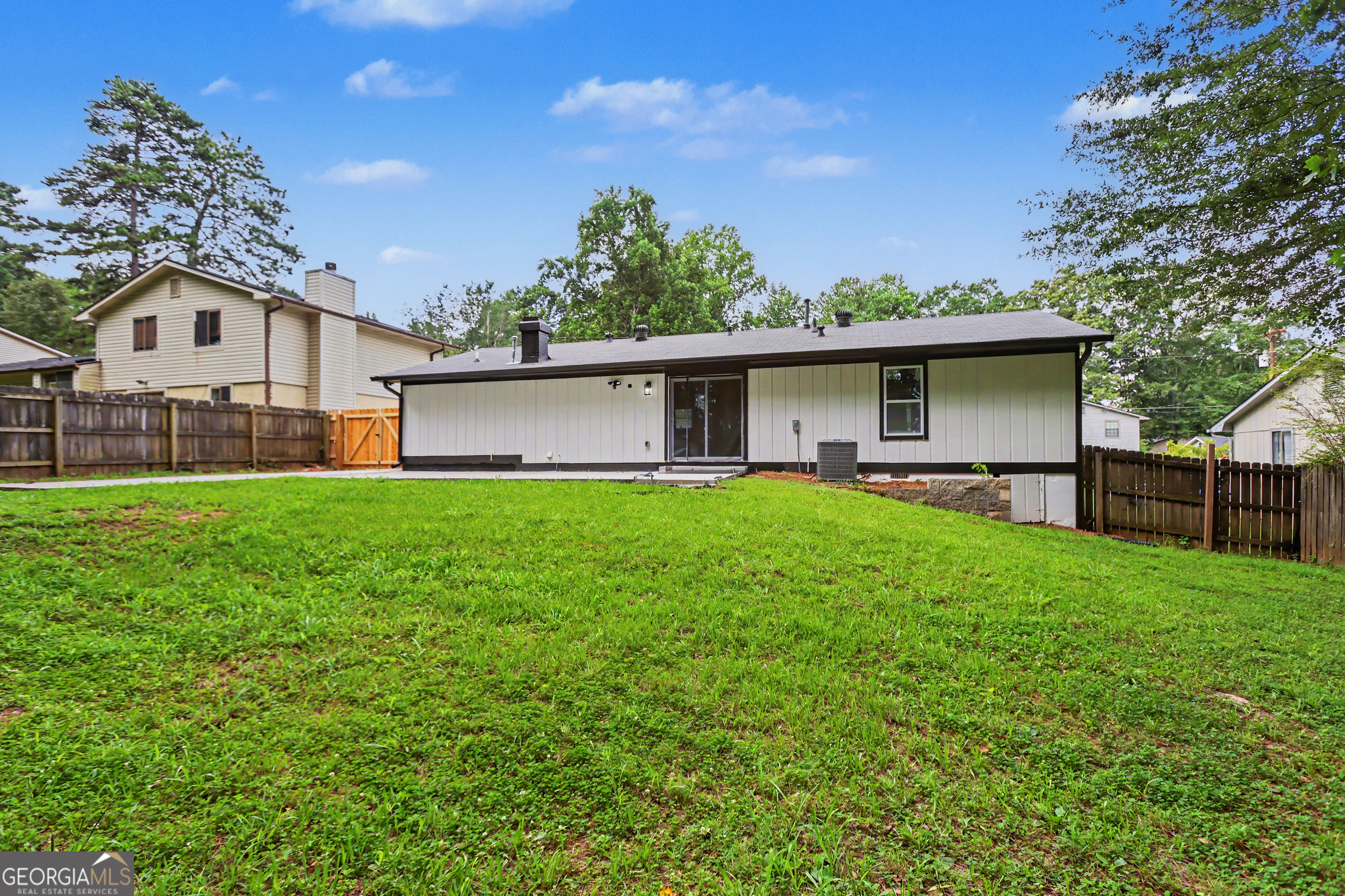 2535 Rhoanoke Drive Property Photo 3