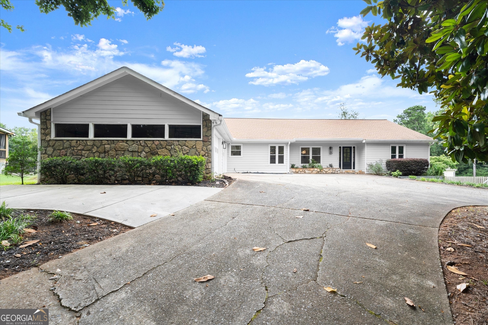 560 Saddle Creek Circle Property Photo 1