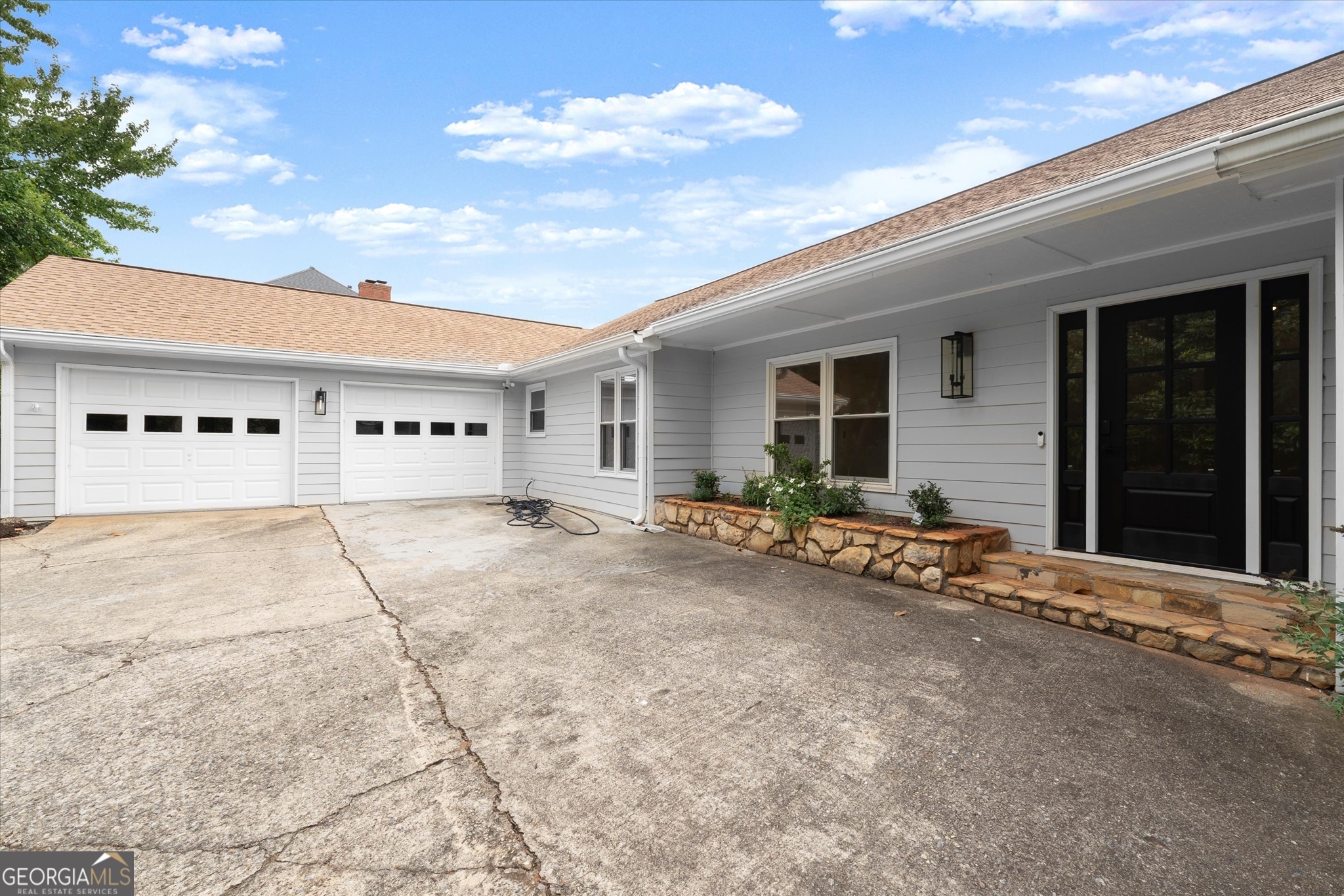 560 Saddle Creek Circle Property Photo 2