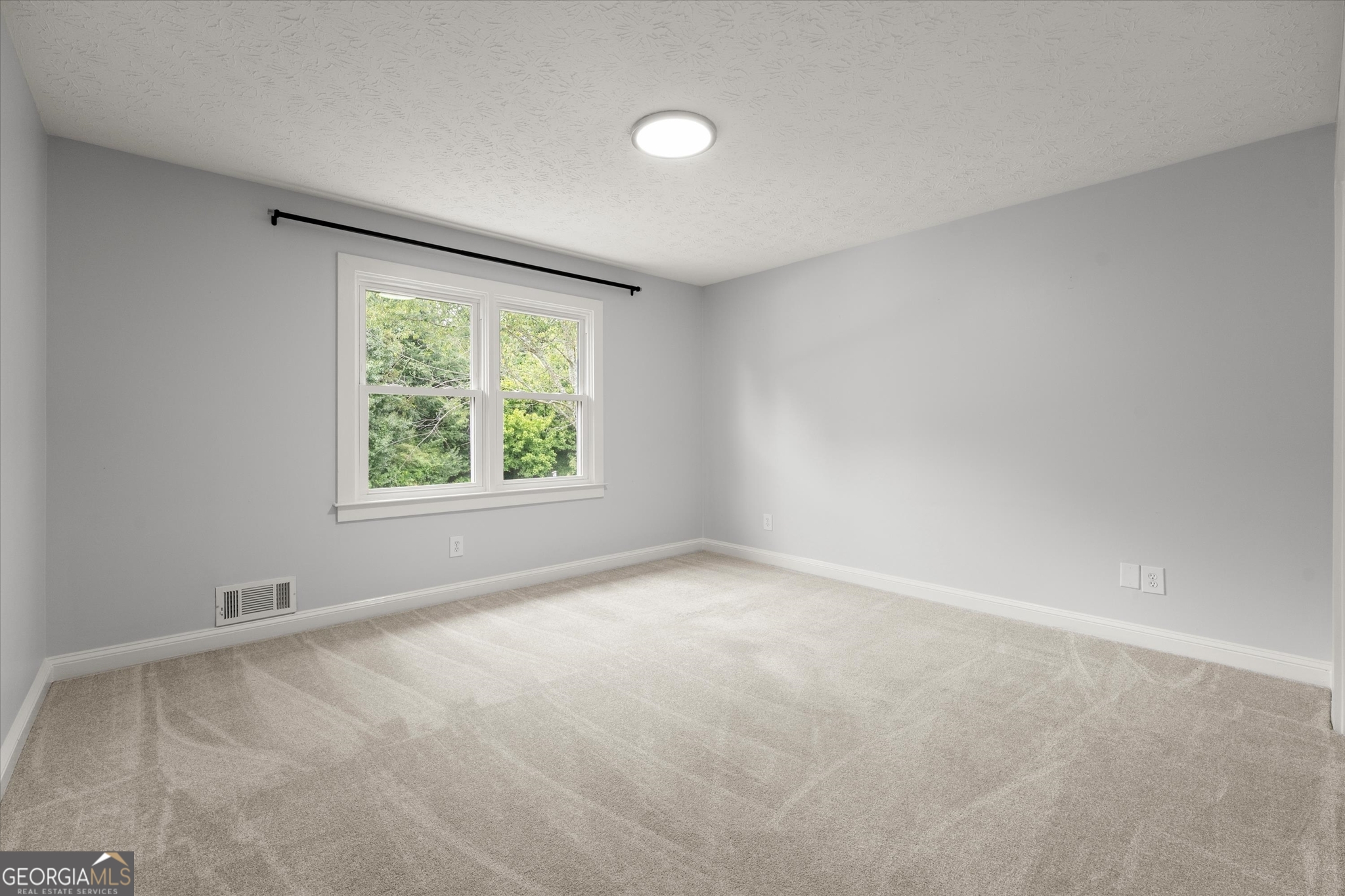 560 Saddle Creek Circle Property Photo 32