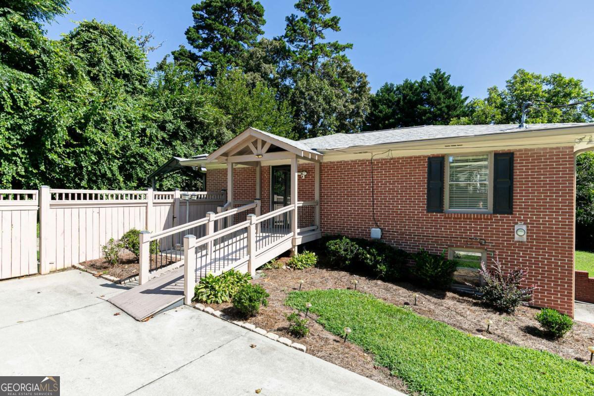 2133 Sandy Plains Road Property Photo 3
