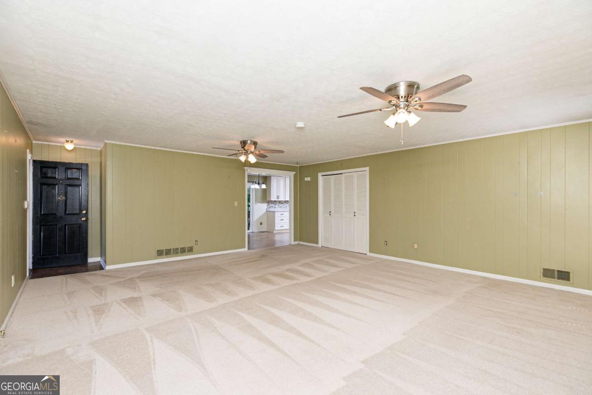 2133 Sandy Plains Road Property Photo 6
