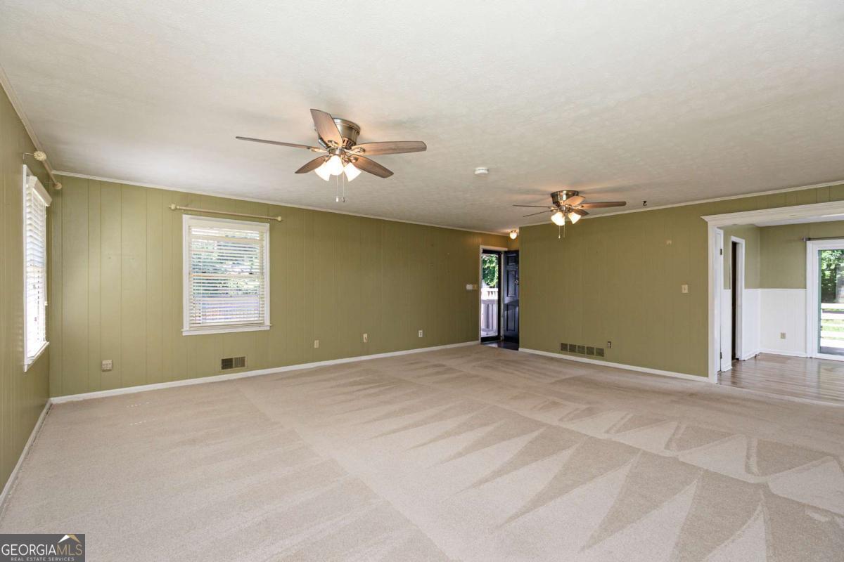 2133 Sandy Plains Road Property Photo 7