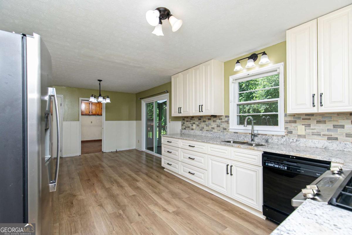 2133 Sandy Plains Road Property Photo 15