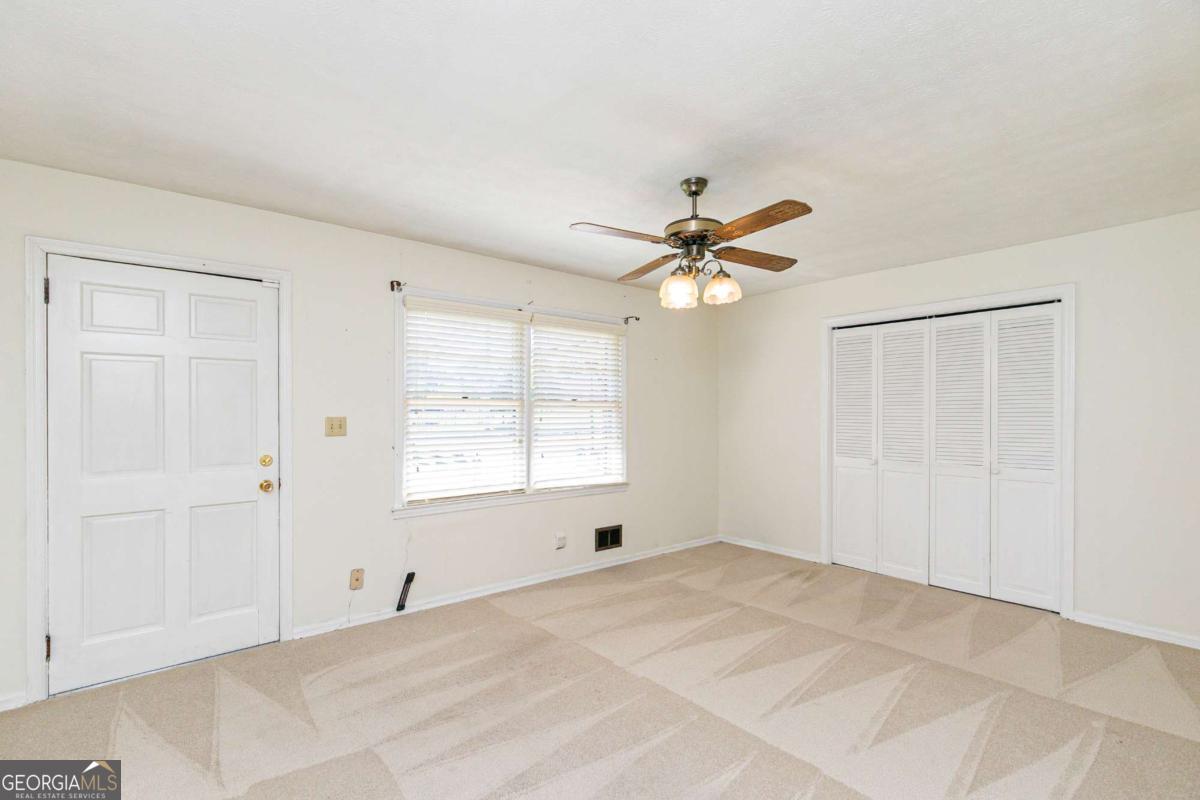 2133 Sandy Plains Road Property Photo 16