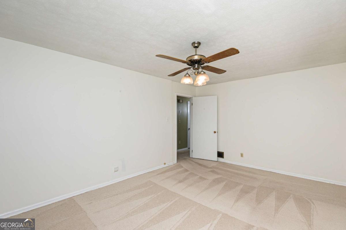 2133 Sandy Plains Road Property Photo 18