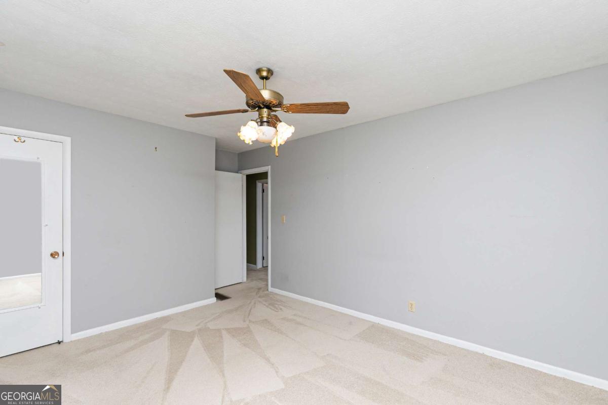 2133 Sandy Plains Road Property Photo 22