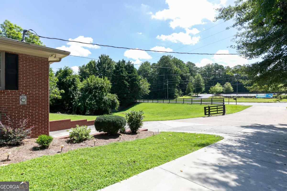2133 Sandy Plains Road Property Photo 38