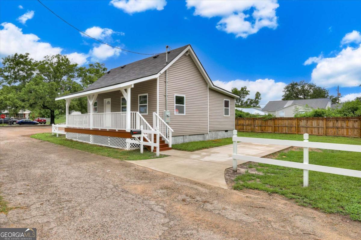 1843 Blairs Lane Property Photo 4