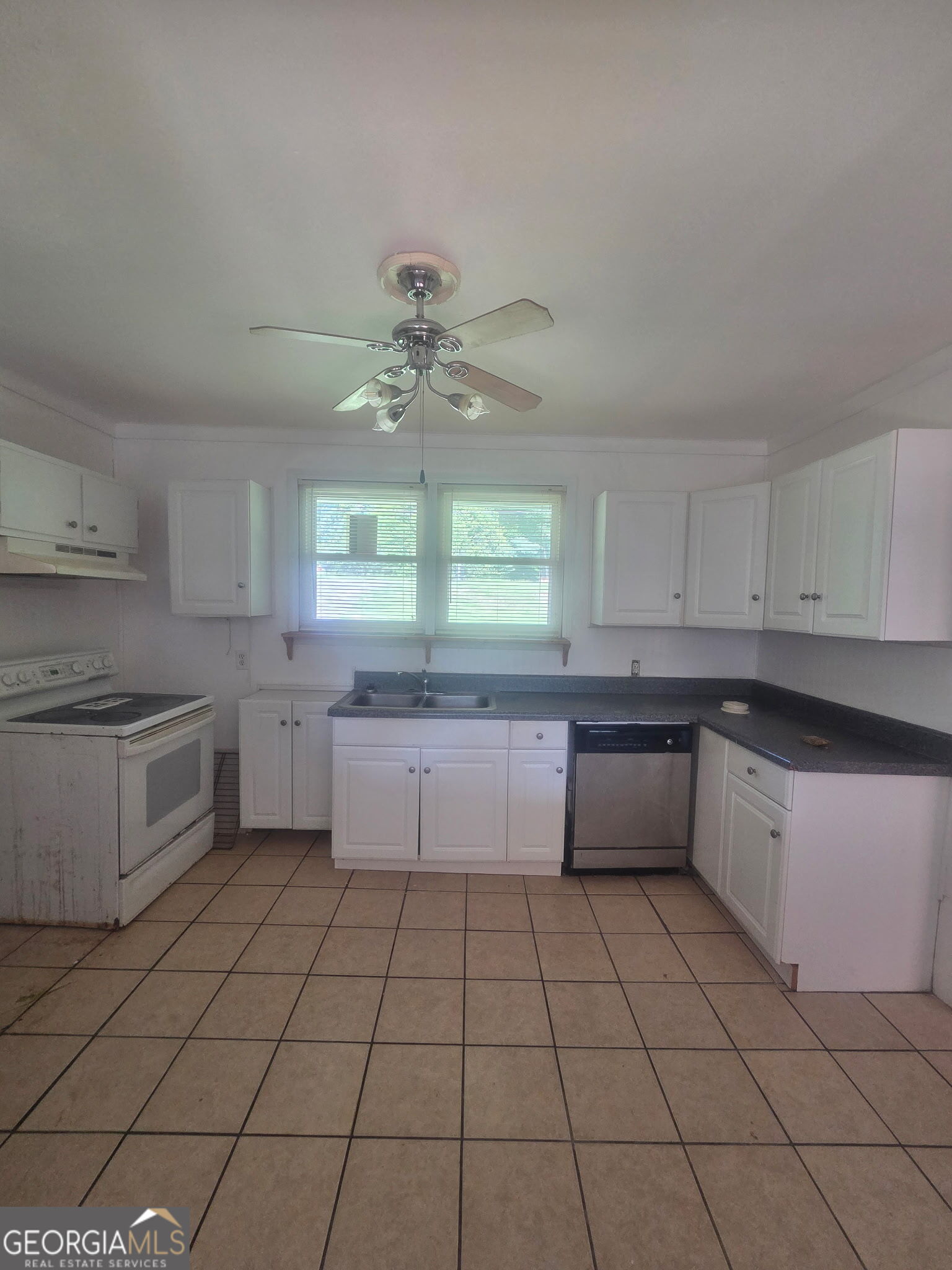 819 Corbin Avenue Property Photo 3