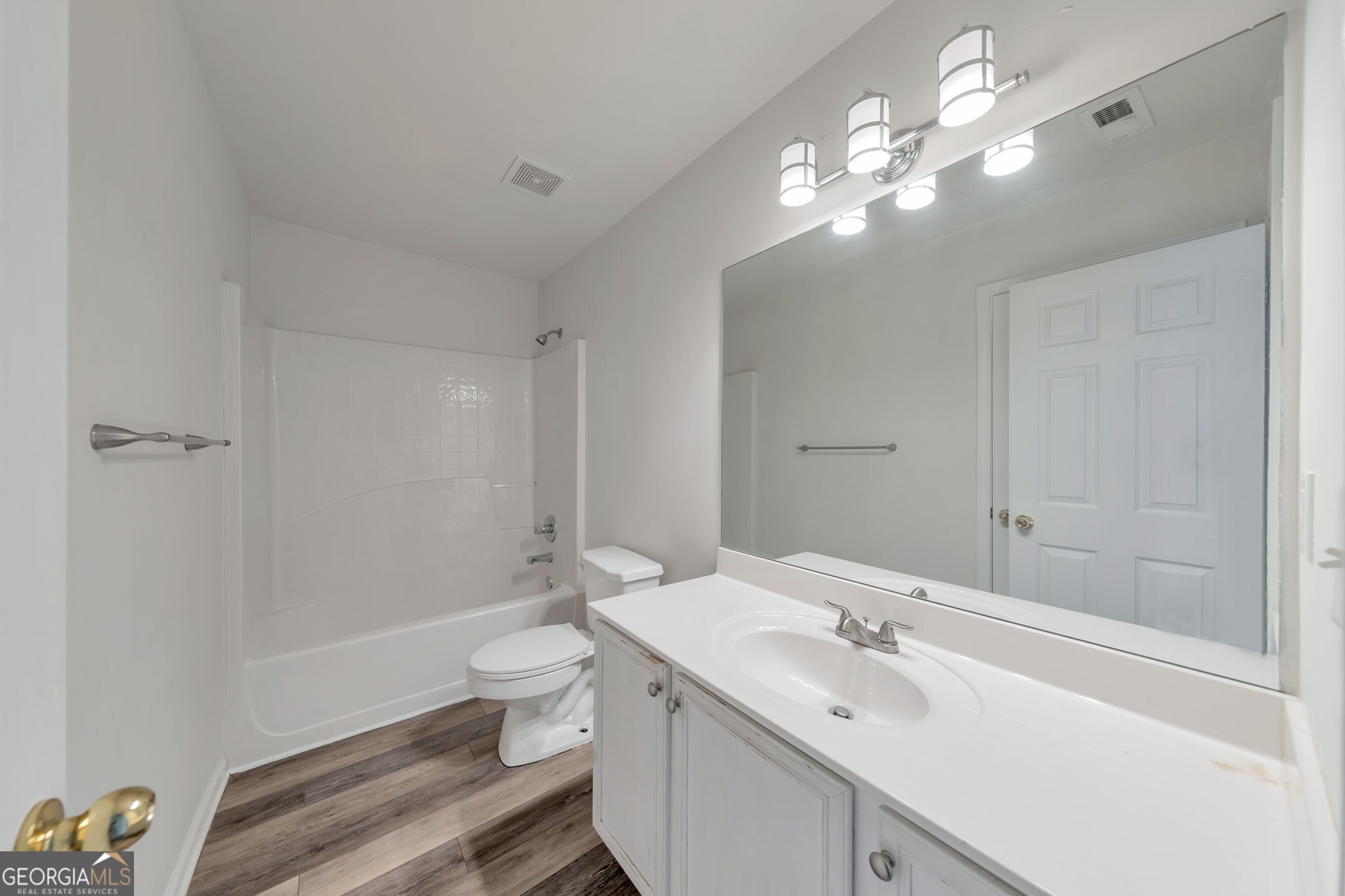 196 Highland Falls Drive Property Photo 8