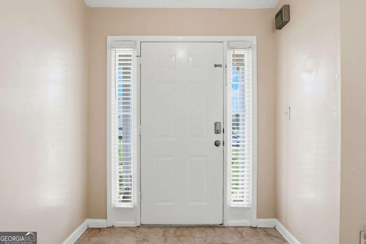 1016 Meadow Glen Circle Property Photo 4