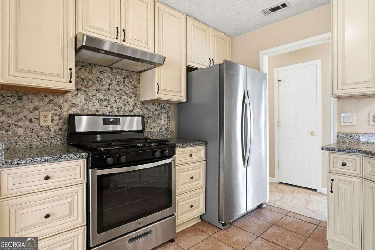 1016 Meadow Glen Circle Property Photo 13